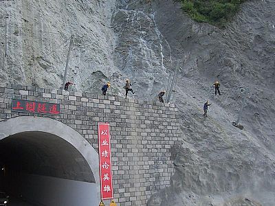 邊坡防護網在高速/公路/鐵路/滑坡中的使用